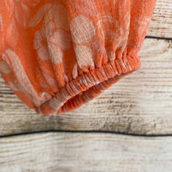 XS | NWT- Highline Collective smocked waist top, peachy- floral. - Picture 4 of 12